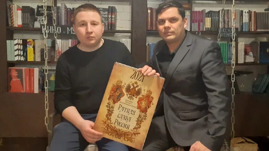 Листва москва книжная лавка. Листва москва книжная лавка. Книжный листва. Листва книжный магазин спб. Книжный листва.