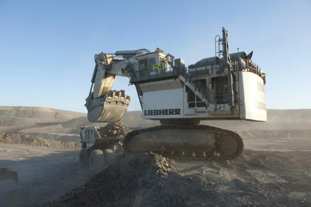 Экскаватор либхер. Liebherr r 9800. экскаватор либхер 9800. liebherr 9800 экскаватор. карьерный экскаватор liebherr r9800.
