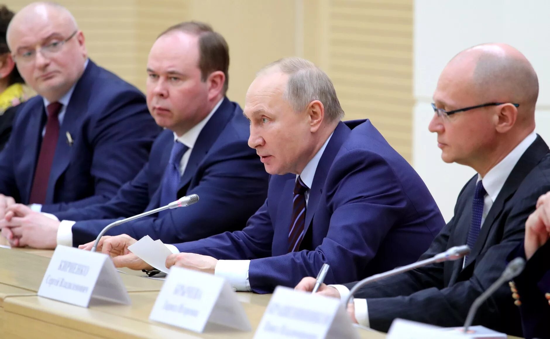 политика россии. кадровый резерв. рабочая группа правительства. шутки про совещания. власть рабочих групп.