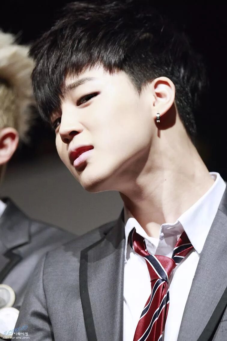 Bts мальчик. Jimin jawline. парни из бтс. парни bts. бтс пацаны.