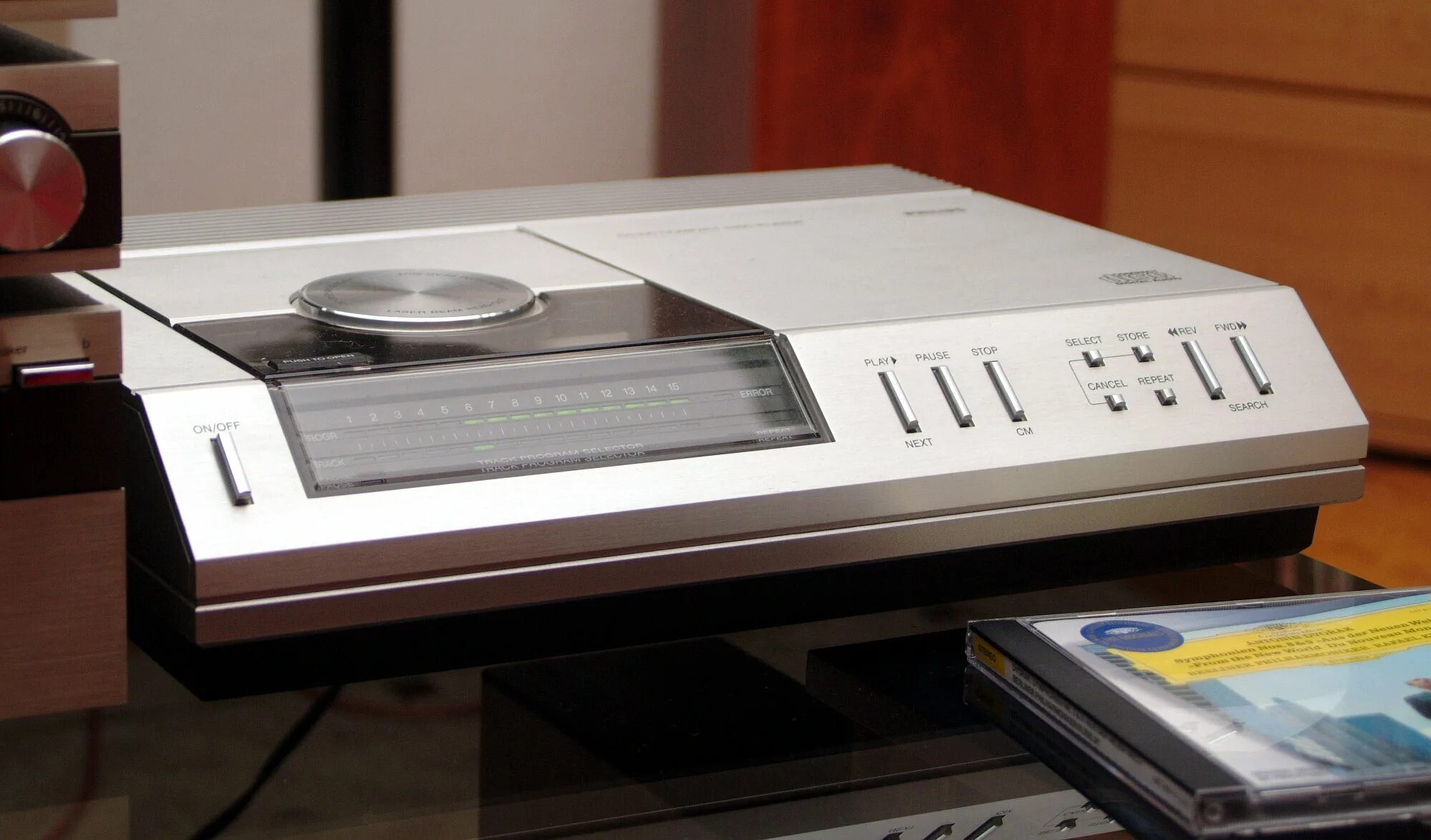 First cd. Philips cd100. CD Player Philips cd472. Philips CD-500. Первый CD проигрыватель Филипс.