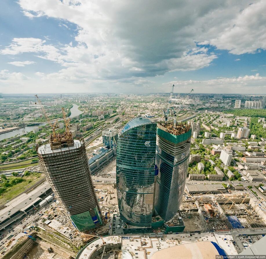 Что нужно чтобы стать городом. Башня Федерация Москоу Сити. Башня Федерация Руф. Москва с крыши Москва Сити. Башня Федерация с высоты птичьего полета.