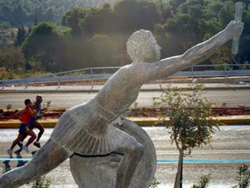Фидиппид памятник Афины. Фидиппид марафон. Гонец Фидиппид. Памятник марафонцу в Афинах. От марафона до афин