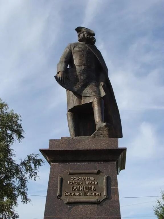 Татищев пермь. Татищев памятник в перми. татищев основатель перми памятник. памятник василию татищеву в перми.