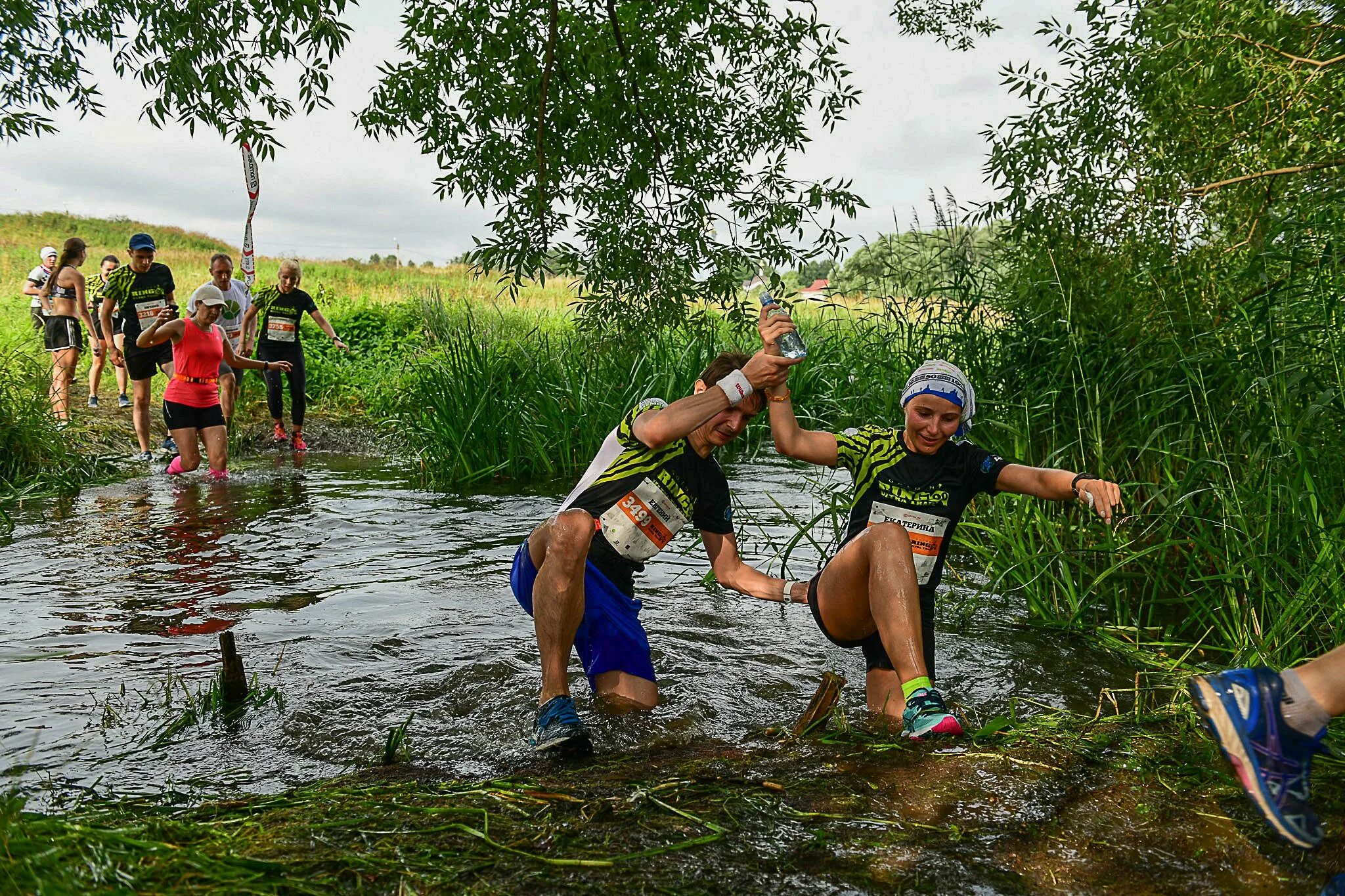 Вброд. Грут Суздаль 2022. Golden Ring Ultra Trail 2021. Трейл брод Суздаль. Суздаль забег Грут.