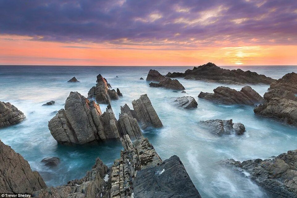 Ктулху в океане. Каменистый берег. Great shores. Great shores. Rocky shoreline.