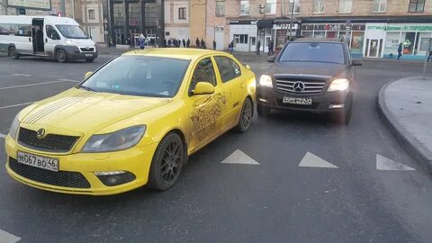 Номер с желтой полосой