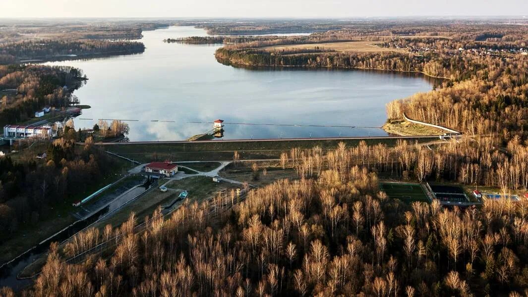 Гидроузел имени куйбышева. Гидроузел Истра. Гидроузел им Куйбышева Истра. Посёлок гидроузла имени Куйбышева. Истринское водохранилище гидроузел.