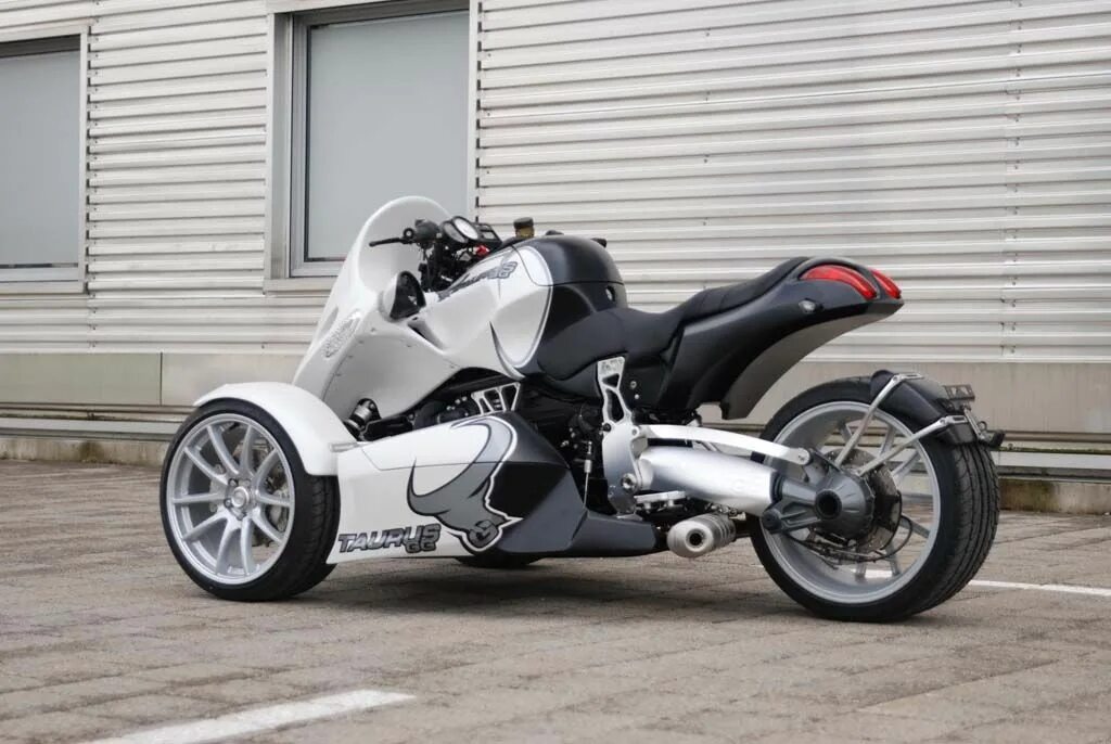 Трехколесный мотоцикл купить. Трайк мотоцикл БМВ. Трайк BMW r1200. Gg Taurus трицикл. Трехколесный мотоцикл БМВ.