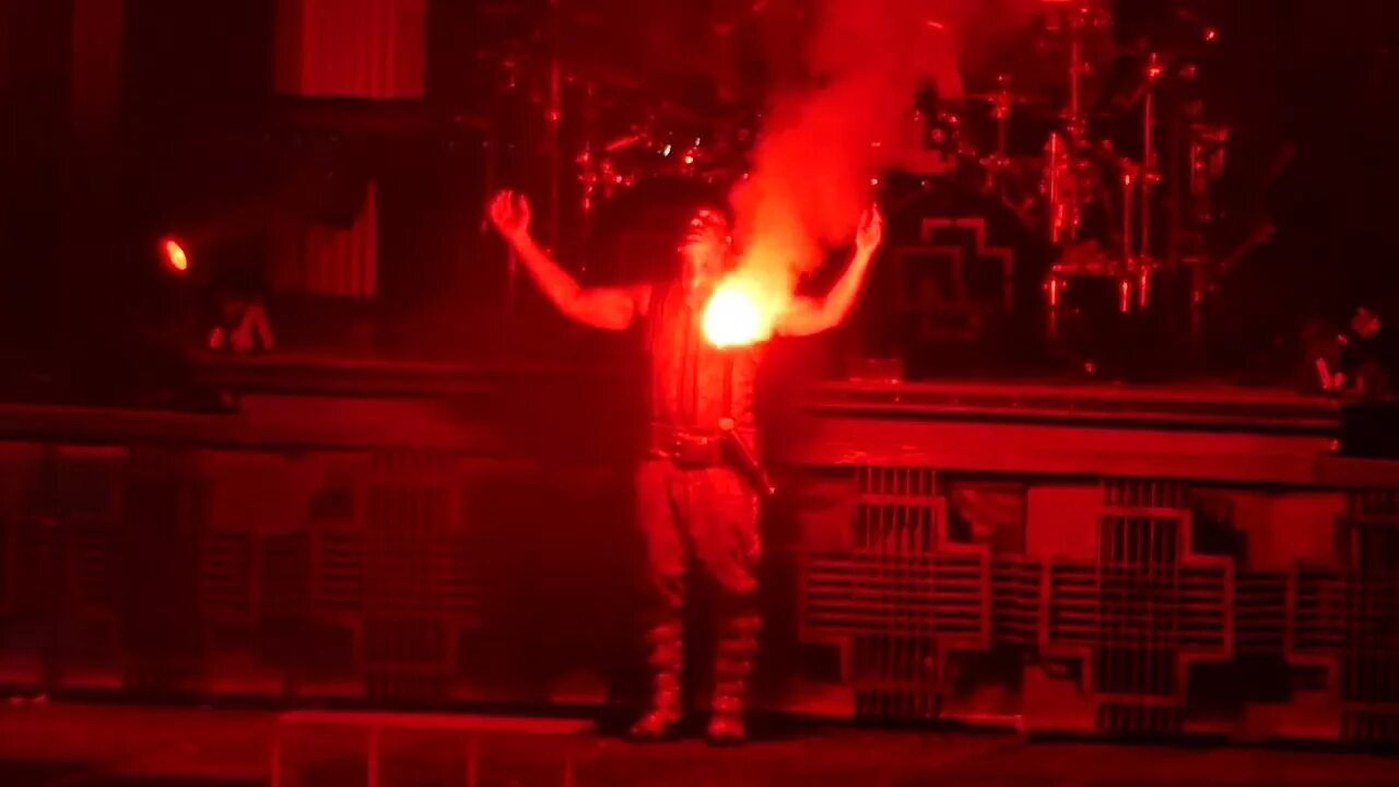 Рамштайн майн брент. Rammstein Live 2022. Рамштайн 2022 концерт. Тилль Линдеманн майн Херц. Рамштайн майн Херц Брент.