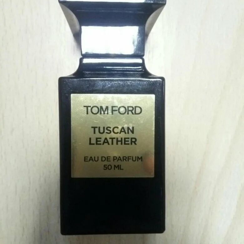 Как отличить том форд. Tom Ford Tuscan Leather. Tom Ford Tuscan Leather купить. Tom Ford Tuscan Leather в руке. Tom Ford Tuscan Leather у мужчины в руках.