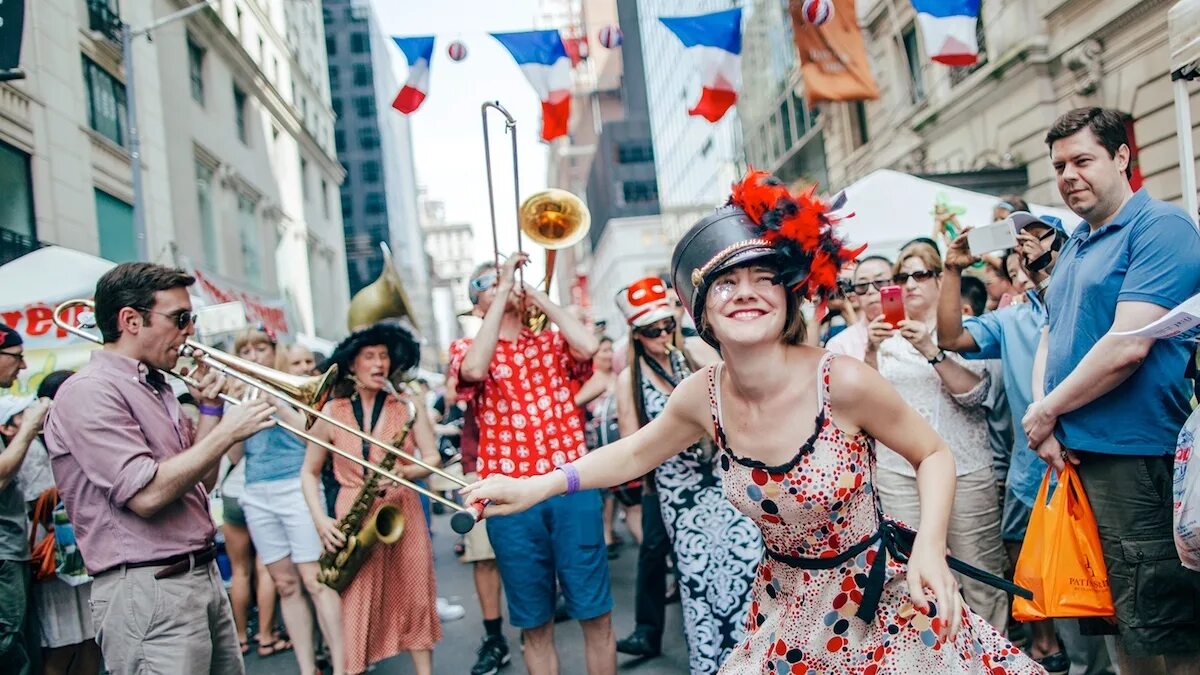 14 июля день взятия бастилии. Национальный праздник франции 14 июля. Национальный праздник франции. Празднование взятия бастилии во франции. Праздник взятия бастилии во франции.