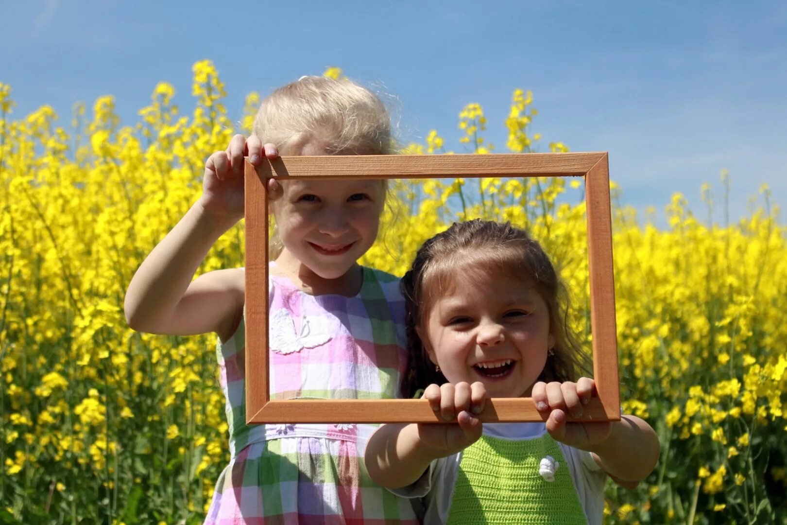 Лето дети. Фотовыставка улыбки детей. Фотоконкурс лето. Конкурс летних фотографий. Конкурс год детства