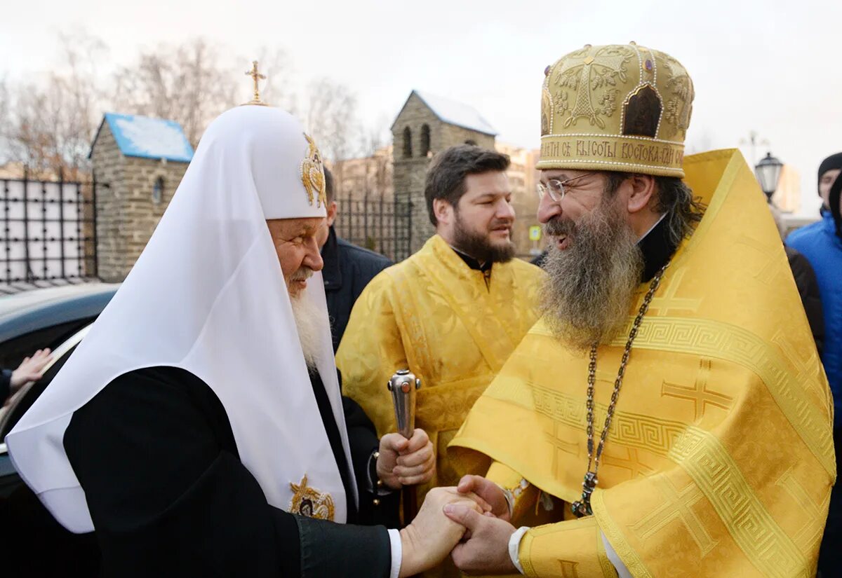 батюшка мелхиседек артюхин. батюшка мелхиседек. отец мелхиседек ясенево. отец мелхиседек оптина пустынь. мелхиседек ясенево настоятель храма.