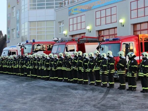 Пожары в пожарных депо. Пожарное депо Москва. Пожарные. Пожарное депо МЧС. Пожарные в строю.