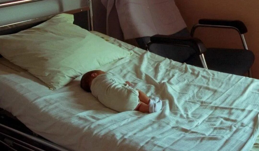 Брошенные дети в роддомах. Хочу оставить в роддоме. Хочу оставить в роддоме. Отказалась от ребенка в роддоме. Брошенные новорожденные дети в роддоме.