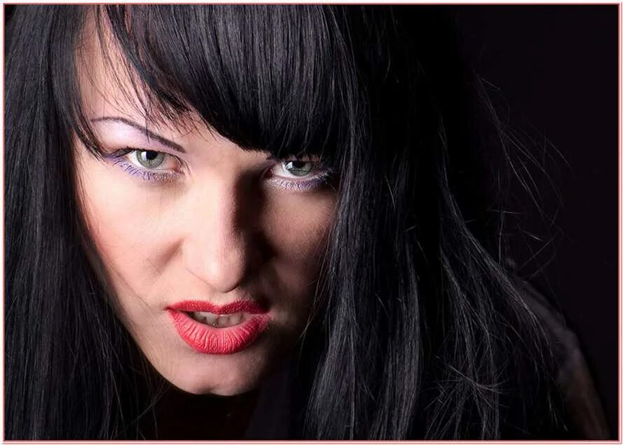 красивая девушка чб. злая девушка. город грехов шелли. Monika andrieu. злой взгляд женщины.