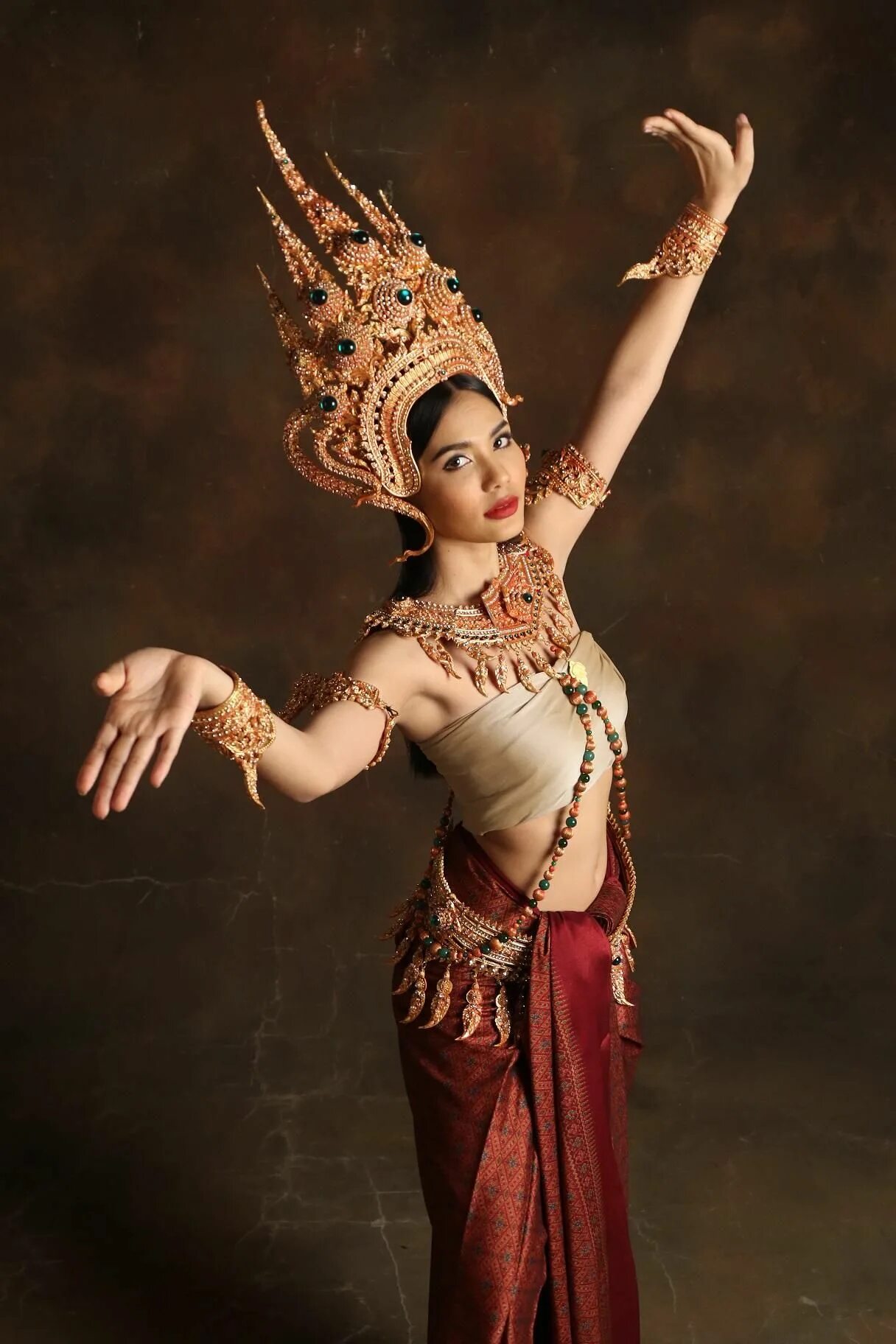 Апсара божественная танцовщица. Апсара. Танцовщица апсара камбоджа. Апсара. Апсара.