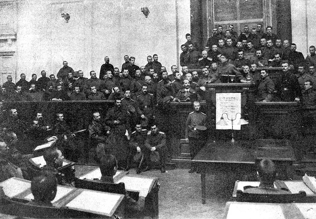 Состав петроградского совета 1917. Первый председатель петроградского совета рабочих. Чхеидзе председатель петроградского совета рабочих. 27 февраля 1917 петроградский совет рабочих депутатов. Председатель петроградского совета 1917.