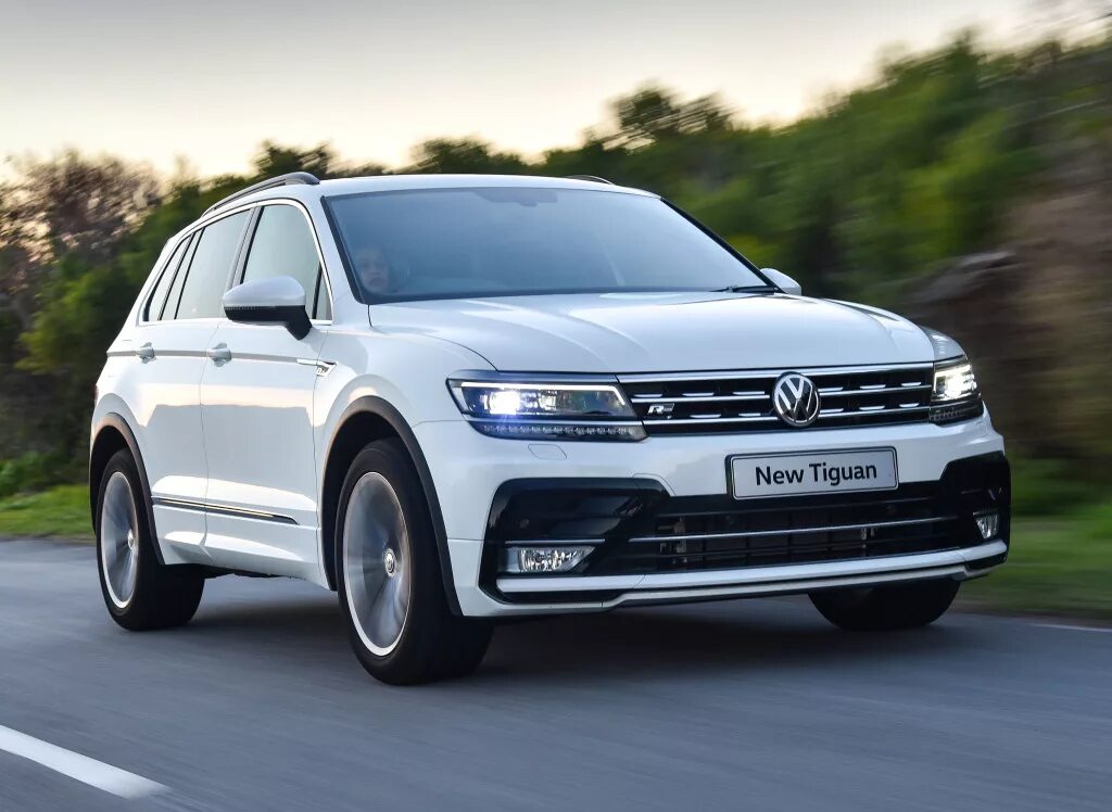 Машина volkswagen tiguan. Tiguan Volkswagen Tiguan. VW Tiguan 2016. Volkswagen Tiguan кроссовер. Фольксваген Тигуан паркетник.