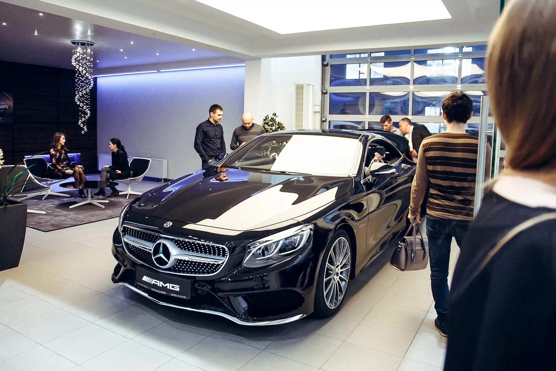 Купить мерседес в москве у официального дилера. Мерседес Бенц Авилон. Mercedes-Benz Magazin. Мерседес 223 Авилон. Дилерский центр Mercedes-Benz Москва.