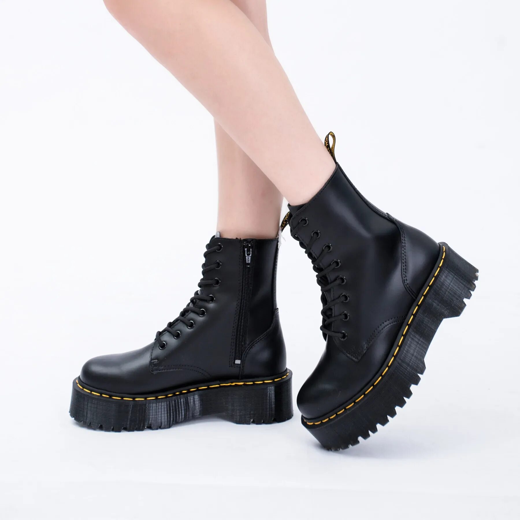 Ботильоны доктор Мартинс женские. Кожаные ботинки Botas mujer. Dr Martens Jadon Black женские. Ботильоны женские Dr. Martens 45080 черные. Как называются ботинки на шнурках