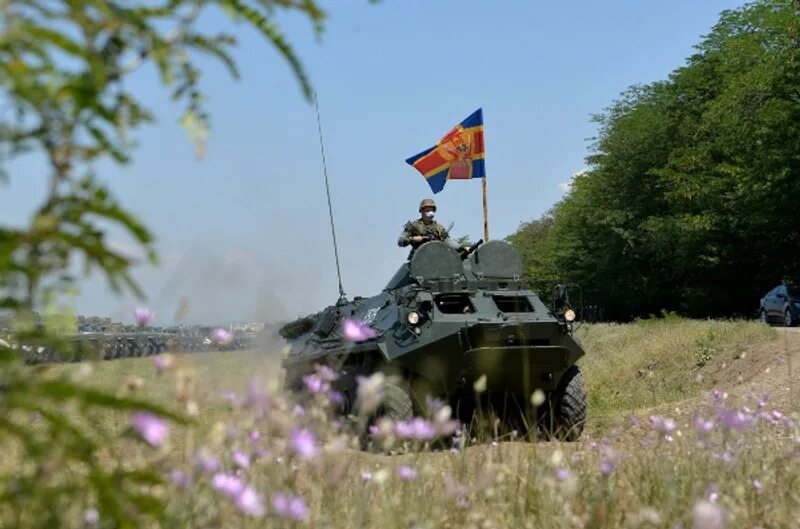 Военные молдовы. Военные Молдавии. Сухопутные войска Молдавии. Молдавские военные. Военные учения Молдова.