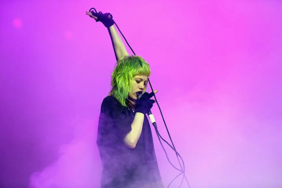Эдит групп. Группа crystal castles. группа crystal castles элис. crystal castles вокалистка. эдит фрэнсис crystal castles.