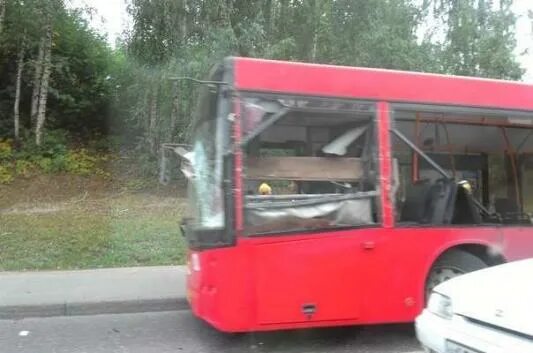 89 автобус казань остановки. 89 Автобус Казань. Красный автобус Казань.