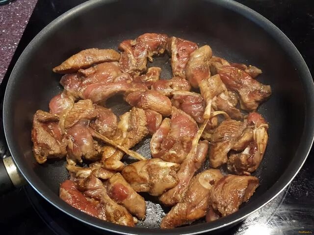 Филе индейки в духовке в соевом соусе. Свинина в апельсиновом соусе. Курица в медово-горчичном соусе. Филе индейки в соевом соусе. Рецепт бедра индейки соевый соус в духовке.