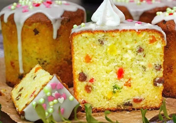 Кулич с цедрой апельсина и изюмом. Творожный кулич с цукатами. пасхальный кулич с творогом. творожный кулич на пасху. пасха кулич творог.