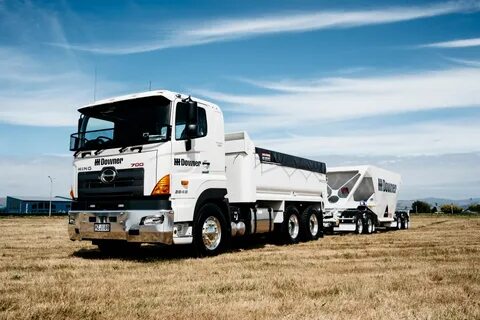 Hino 700