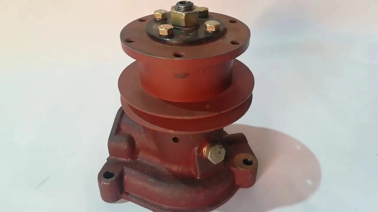 Насос водяной 240-1307010-а. Shibaura sd1840 помпа водяного охлаждения. Насос водяной мтз д-240 240-1307010 а1. Насос водяной мтз 240-1307010. Помпа на тракторе.