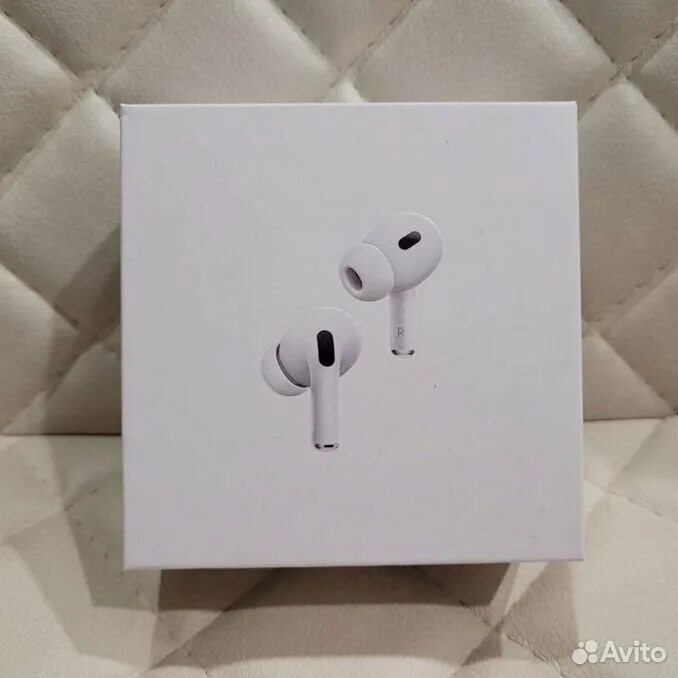 Airpods pro 2 издают звуки. Наушники аирподс 2. Аирподс 2. Аирподс 1. Аирподс про и аирподс про 2.