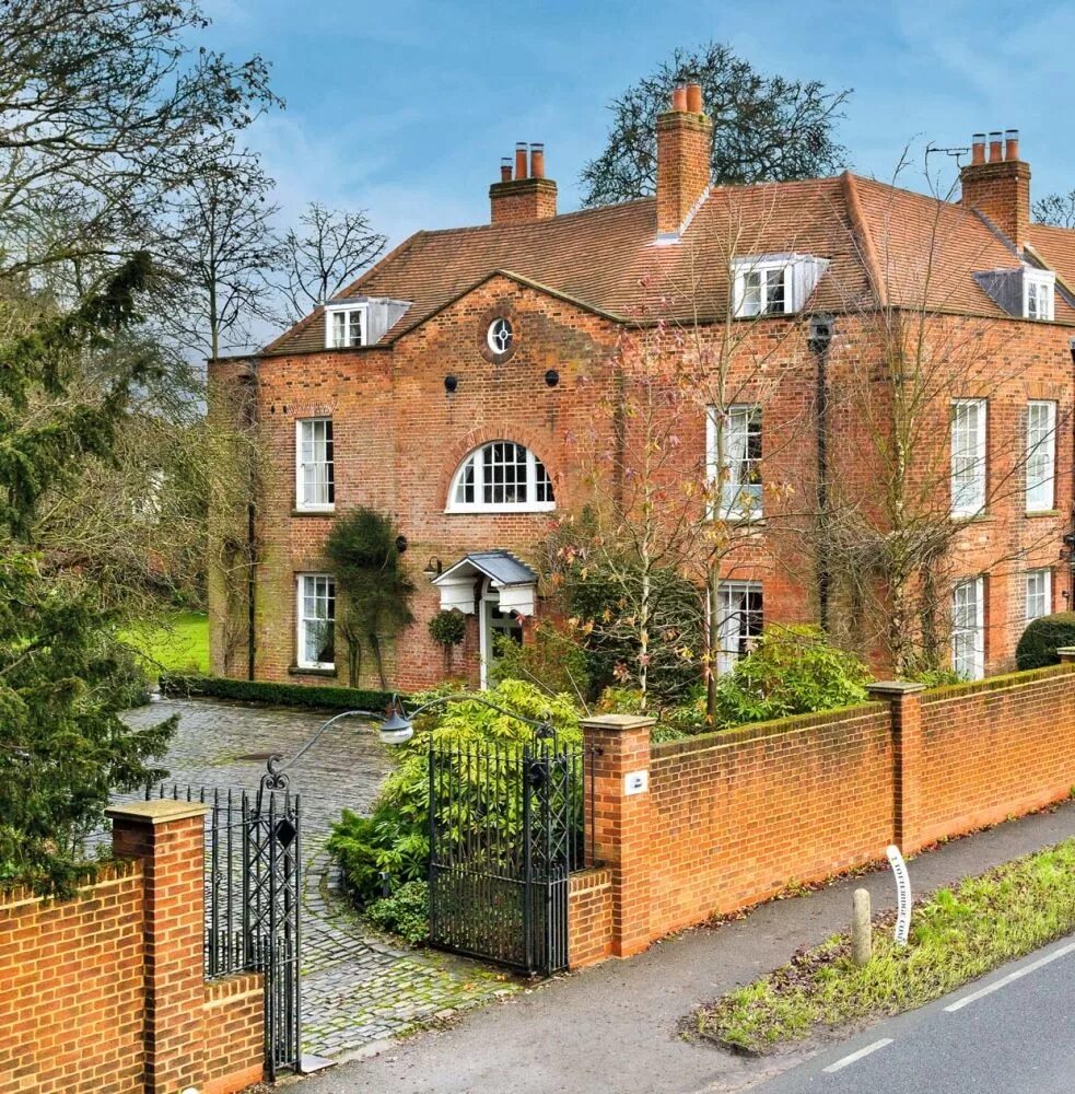 Особняк грейс хилл хаус в лондоне. Особняк в лондоне. Особняк грейс хилл хаус в лондоне. Вилла елены франчук (кенсингтон, лондон). Хэмпстед лондон особняки.