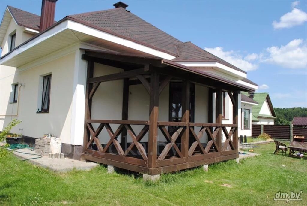 терраса из бруса. веранда к дому. открытая веранда из бруса. деревянная терраса из бруса. веранда к деревянному дому.