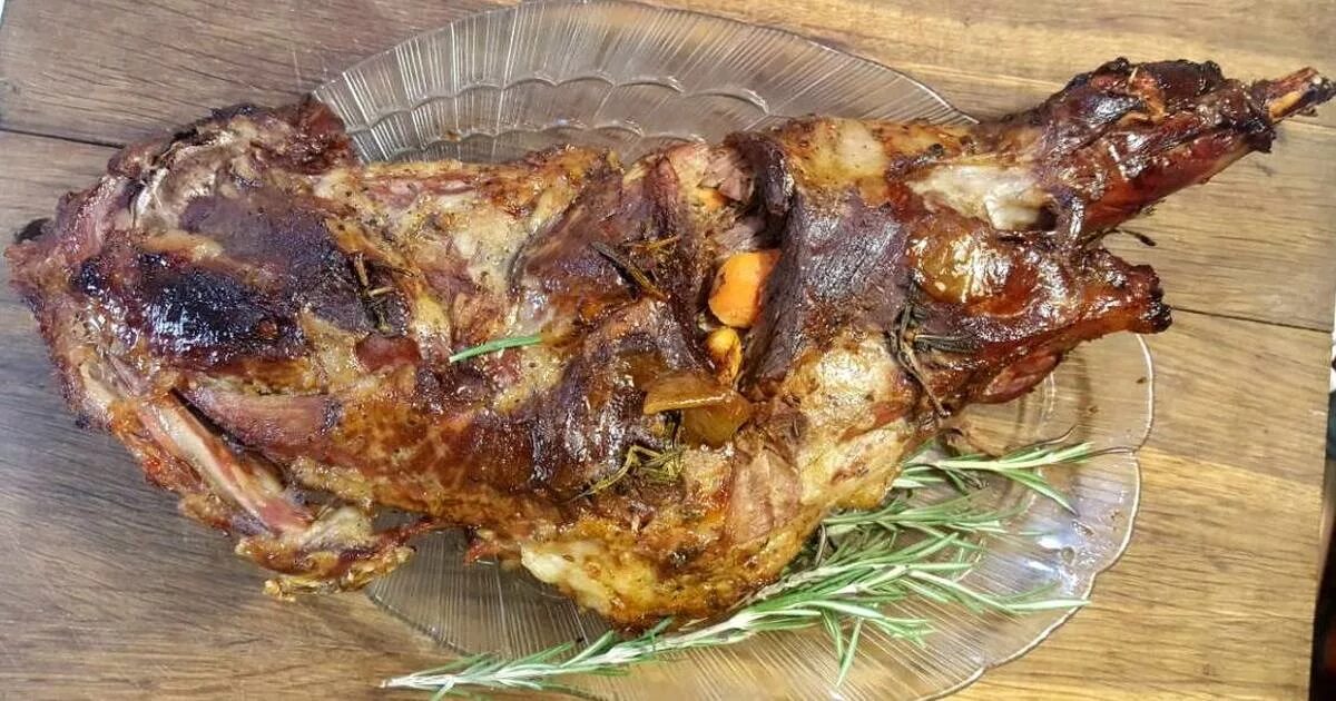 баранина с овощами в духовке в рукаве. баранина в духовке. баранина в духовке в фольге. баранья нога в духовке в рукаве. баранья нога с картошкой в духовке.