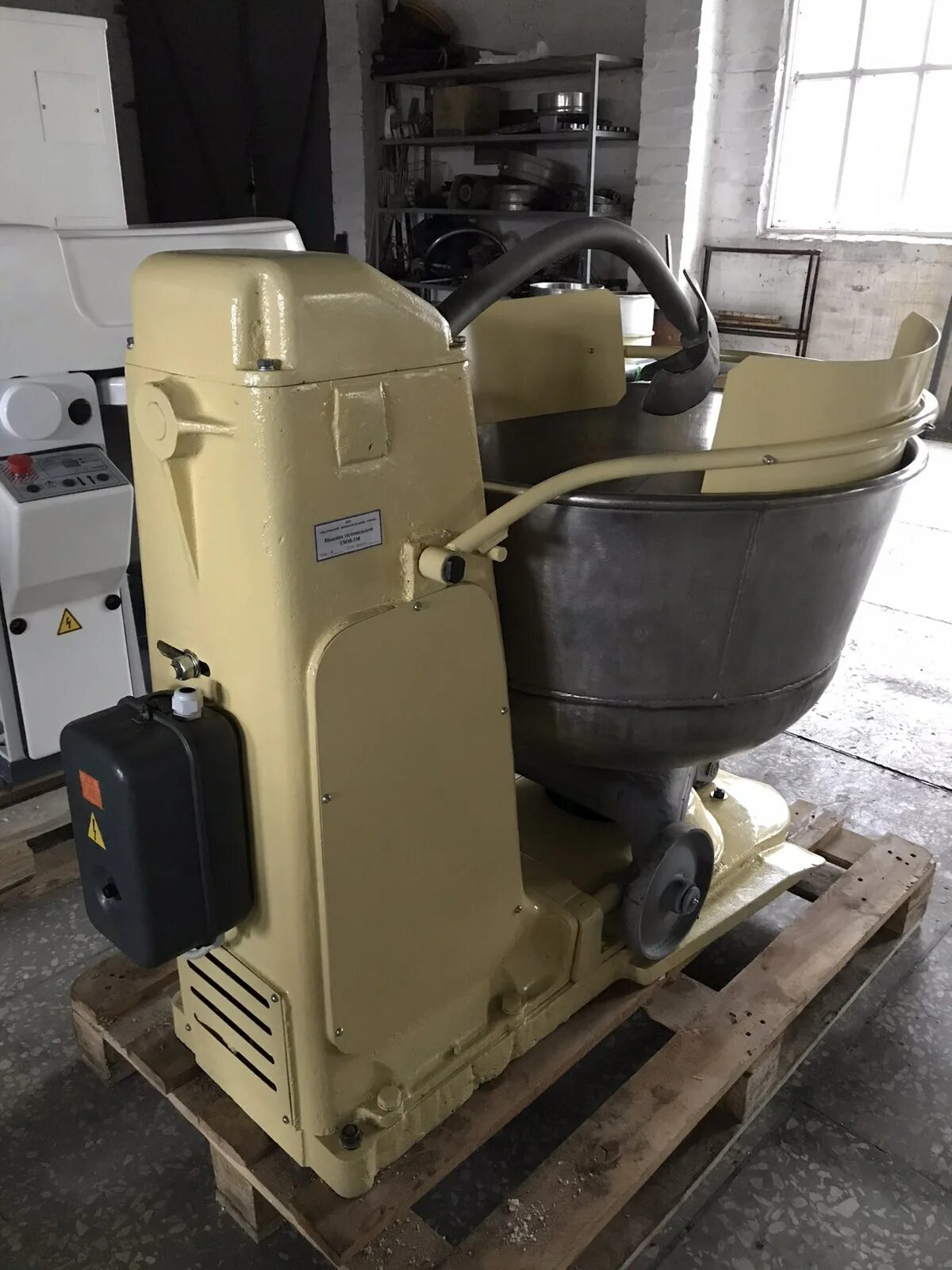 Тестомесильная машина тмм-1. Тестомесильная машина тмм-1м производительность. Машина тмнм1м тесто месительная. Тестомесильная машина тмм 1м. Тестомесительная машина тмм-1м.