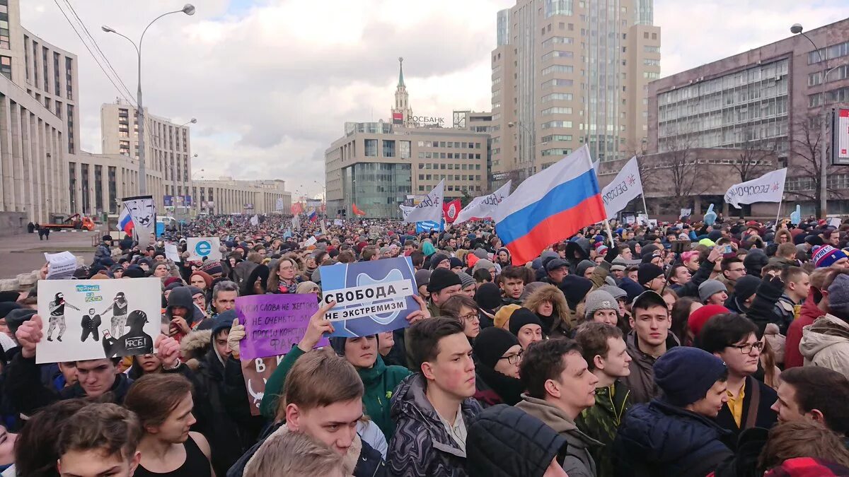 Митинг. Митинг за свободу. Митинги и демонстрации. Люди на митинге. Интернет митинги