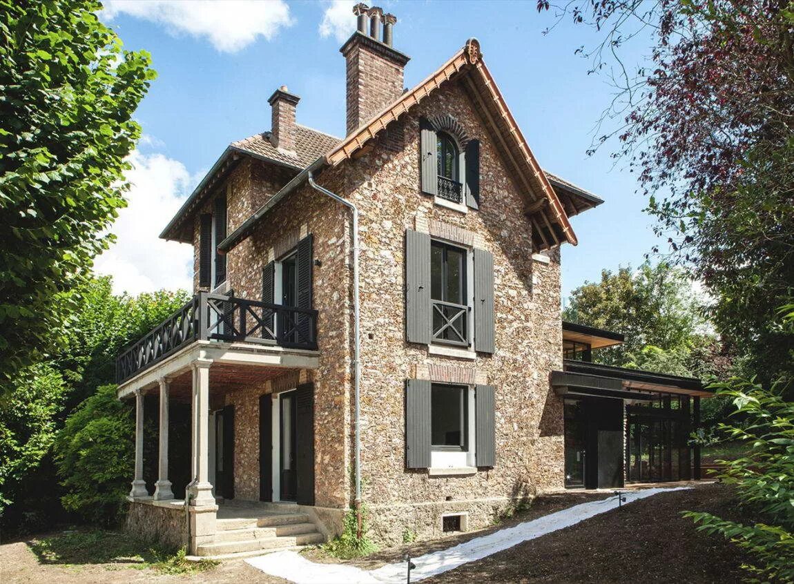 Купить дом в вертикальная. Стоун-Хаус усадьба. Французский фахверк Прованс. Кирпичный коттедж в стиле Прованс.