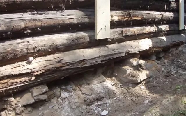 Сгнило бревно в деревянном доме