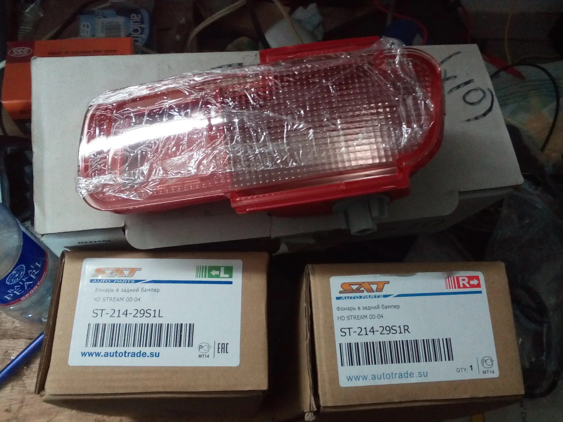 Фонари заднего хода хонда стрим 2000г. Фонарь заднего хода хонда стрим 2002 года. Задний ход хонда стрим. Задний ход хонда стрим. Honda stream фара заднего хода.