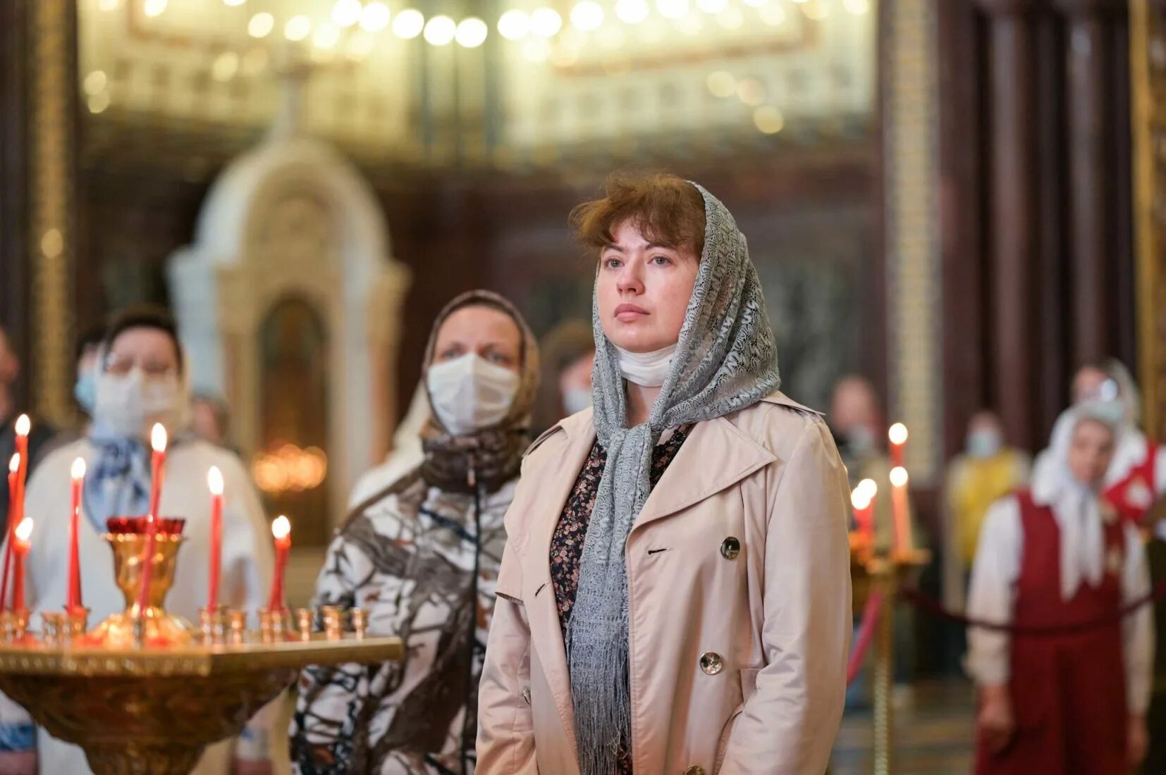 Приход женщины. Женщина в храме. Женское служение в церкви. Женское служение в христианских церквях. Праздник жен мироносиц в храме Христа Спасителя.