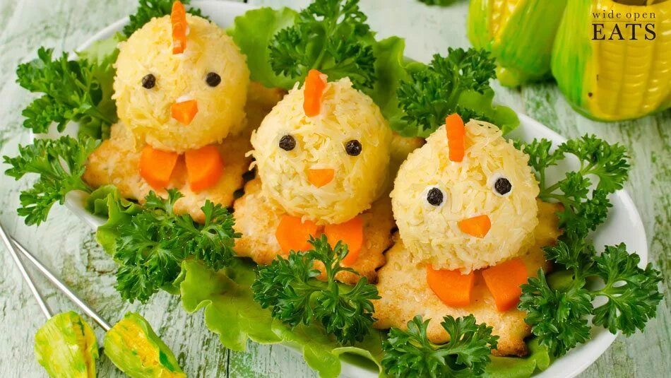 Сырные цыплята рецепт. Закуска цыплята. пасхальные закуски. закуски на пасхальный стол. салат цыпленок на пасху.