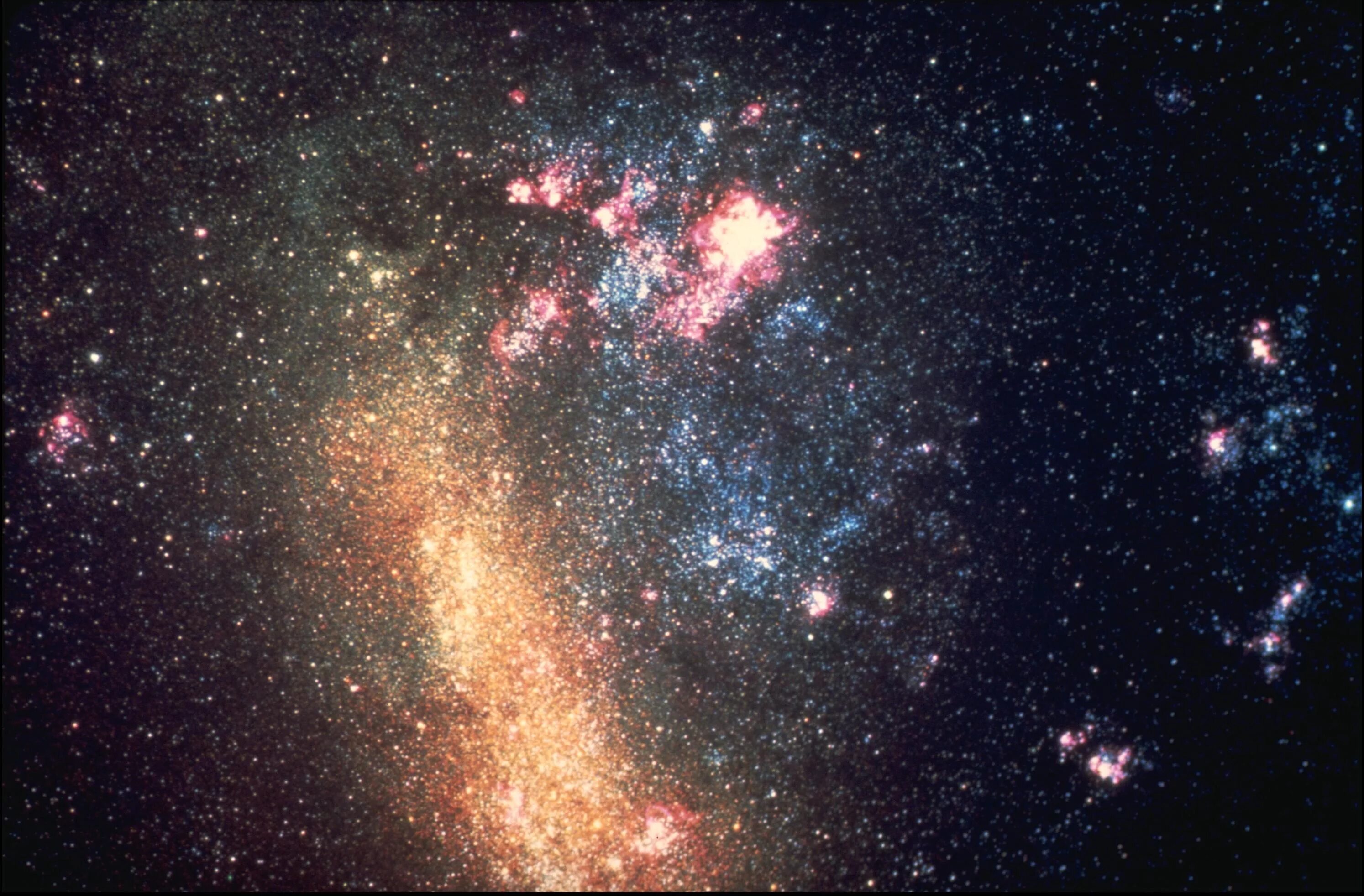 Большое магелланово облако какая галактика. Малое Магелланово облако Хаббл. Магеллановы облака Галактика. Туманность Магелланово облако. Галактики большое и Малое Магеллановы облака.