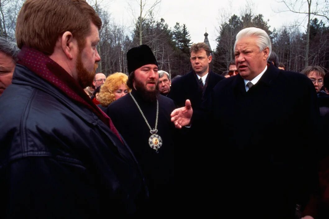 ельцин в твери 1996. ельцин в екатеринбурге 1996. 1996 год википедия. ельцин и зюганов 1996. ельцин и зюганов 1996.
