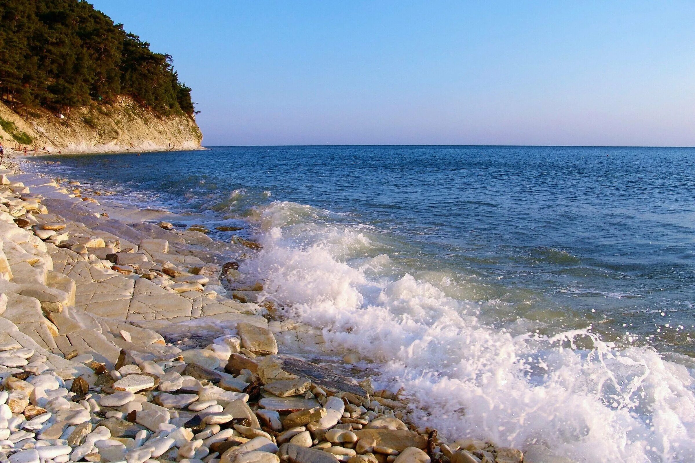 Лучшее побережье черного моря. Голубая бездна пляж Краснодарский край. Дивноморск пляж голубая бездна.