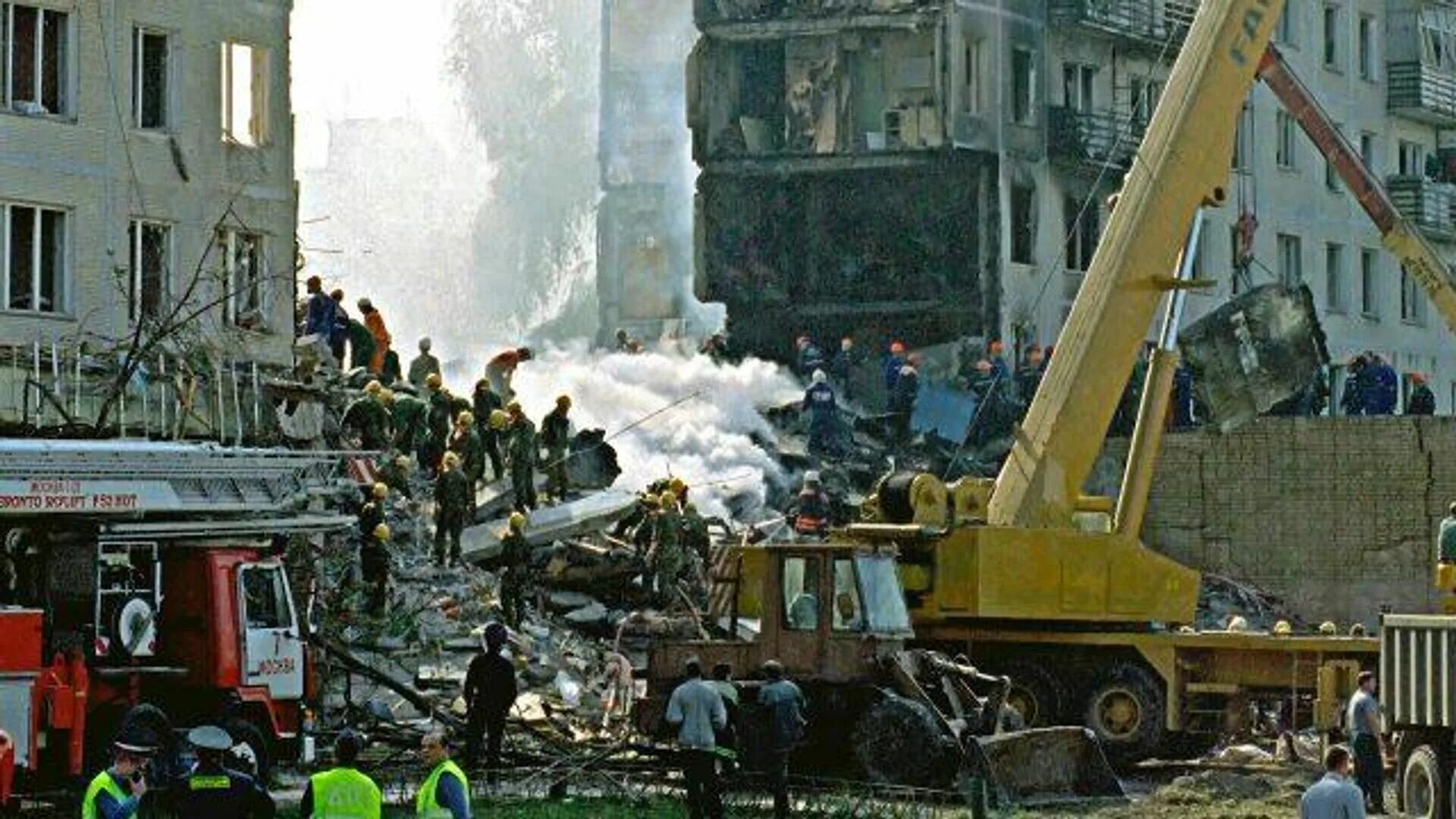 Какие дома взорвали в москве. Взрыв в Москве 1999 на улице Гурьянова. Теракт на улице Гурьянова 1999. 9 Сентября 1999 улица Гурьянова. Взрывы на каширке и Гурьянова 1999.