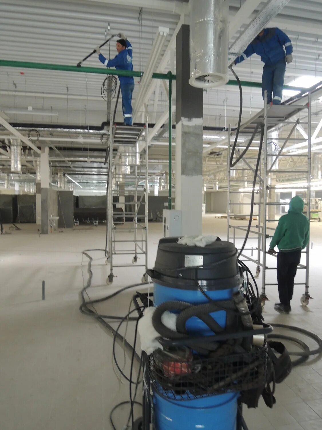 обеспыливание помещений. клининг после ремонта. строительный пылесос nt 75/2. обеспыливание поверхности. обеспыливание помещений промышленными альпинистами.