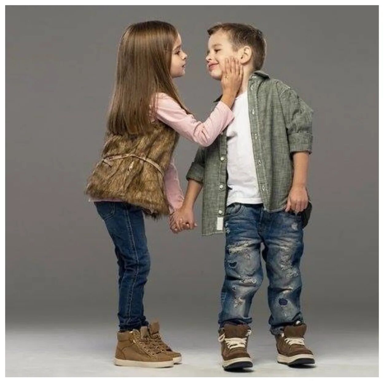 Детская одежда. Модная одежда для детей. Модные дети мальчик и девочка. Стильно одетые дети. Модные дети.